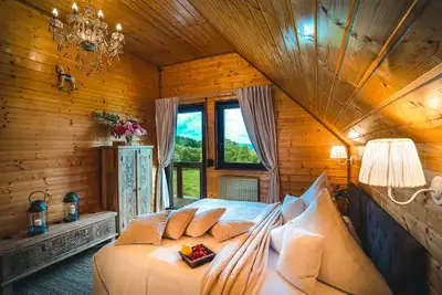 Image de Luxury Mountain Lodge & Spa w/hot-tub, heated pool and sauna - Chalet