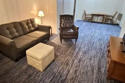 Image de Centrally located in Germantown and can walk to everything