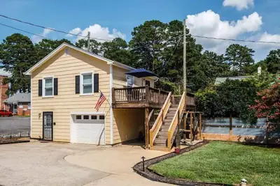 Image de Stunning renovated historic home with in-law apt