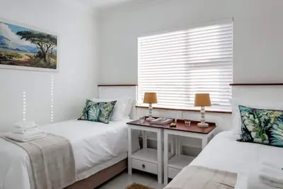 Image de 37 La Mer - Sea, estuary and coastline view