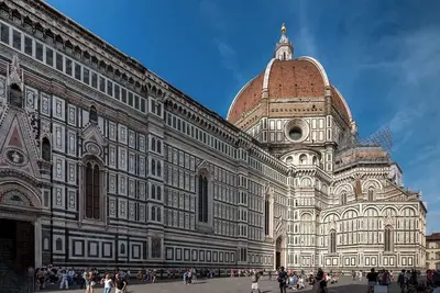 16th-Century Frescoes, Old Medieval Doors&Ancient Churches Of Florence’S Centre