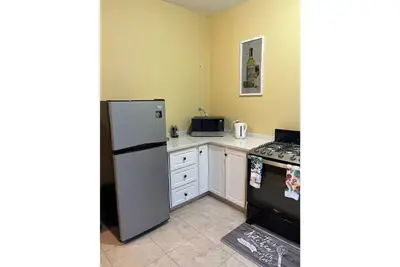Image de Cozy Two (2) bedroom townhouse with secure parking