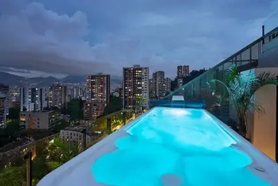 Image de 2Br, Hot Tub, Terrace, Pool, Ac, 300mb, wake 1415