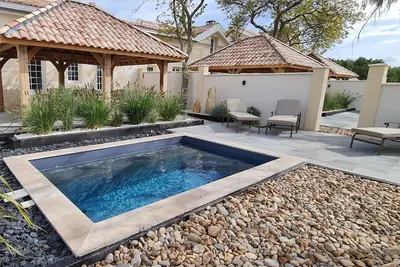 Image de Gîte de luxe cinq étoiles Dom Peyreton 5* avec piscine chauffée et privée.
