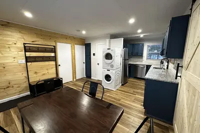 Image de Renovated Home Near Weirs Beach and Nh Pavilion!