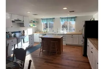 Image de Ranch style country 4 bedroom 2 bath home