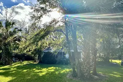 Image de Scenic home surrounded by 1. 25 acres of nature