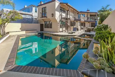 Image de Exciting 4 bedroom house minutes from world famous Coronado Beach, golf & tennis