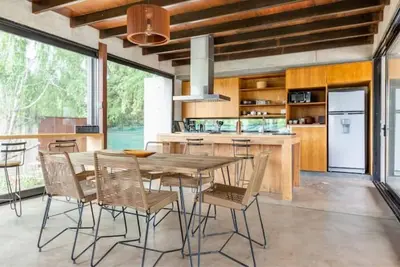 Image de Family home in a quiet residential neighborhood with nearby wineries