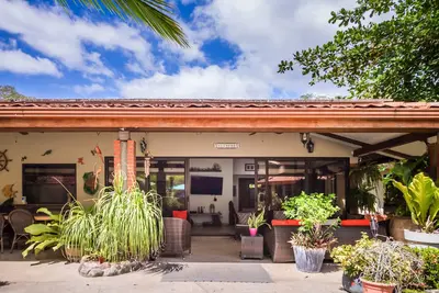 Image de Spacious villa-like home with private pool, tennis, basketball, grill, & patio
