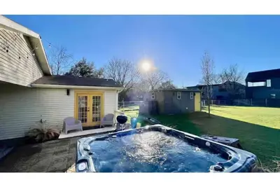 Image de *Hot tub 10 beds |  2 Homes Heart of the City|Foosball