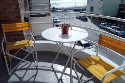 Image de Apartment with sea view. Pet friendly.