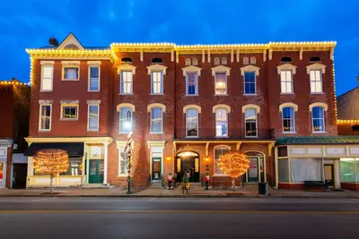 Image de Historic Woodford Buffalo Trace Distil - Sleeps 24