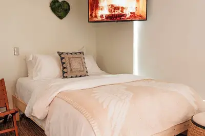 Image de Private Beach Access & Ocean Breezes | Your Perfect Getaway