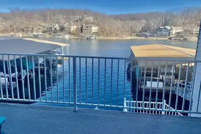 Image de Waterfront condo on Lake of the Ozarks