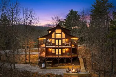 Image de Your Mountain Base-Where Trail Ends & Views Begin