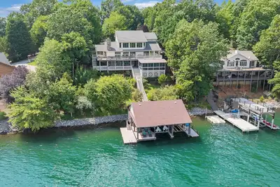 Image de Lake Allure - Private Dock, Indoor Pool, and Hot Tub