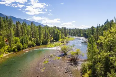 Image de Private Waterfront Home, Wood Burning Fireplace, Swan River Summer Escape
