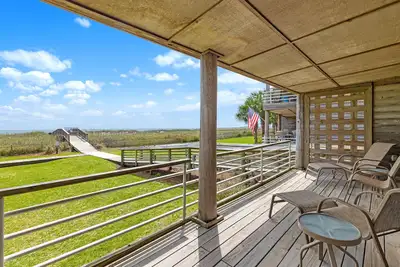 Image de Needle Rush Point B16 | Beachfront | 2 Pools | Boat Slips | Walk to FloraBama | Beach Getaways