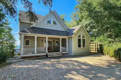 Image de How Sweet The Sound - Beautiful 3 Br Soundfront home overlooking the Currituck Sound w/Private Pool