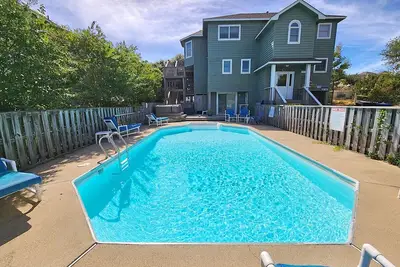 Family Friendly 4br Oceanside home in Duck w/Private Pool & Hot Tub