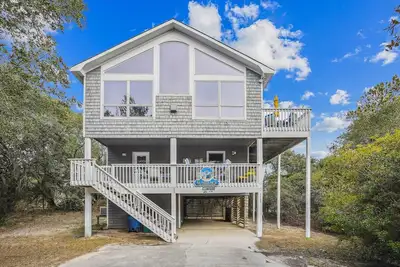 Image de Sundance - Enjoy this 4 Br oceanside home only a short walk to the beach!