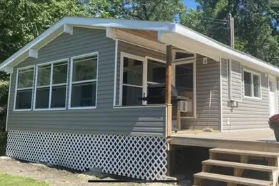 Image de Cozy Cottage in Sweet Lakeshore Heights