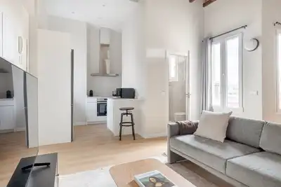 Image de Amazing Almagro 1br w/ Doorman, in the heart of Madrid, by Blueground