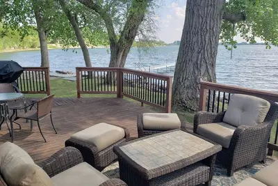Image de Home on Lake Madison with a dock and next to a boat ramp for easy lake access!