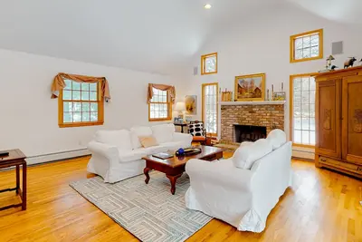 Image de Charming dog-friendly home on 4+ acres with mountain/valley views & firepit