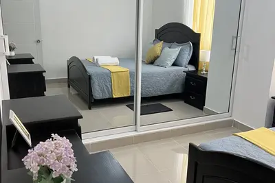 Image de New & Modern 2br Townhouse w/ Private Backyard