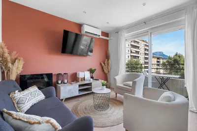 Image de The Terra-Cota at 10\" Station-port-beach 3 quiet private bedrooms with Wifi