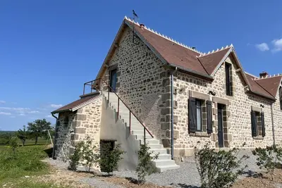 Maison de ferme rénovée 18ème avec jardin, cheminée, Wi-Fi et parking