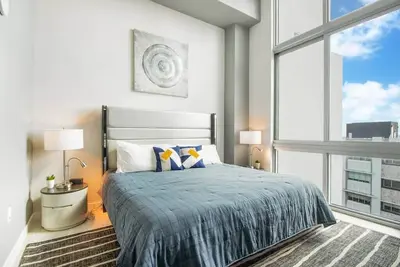 Image de Luxury unit with pool & parking in Design District