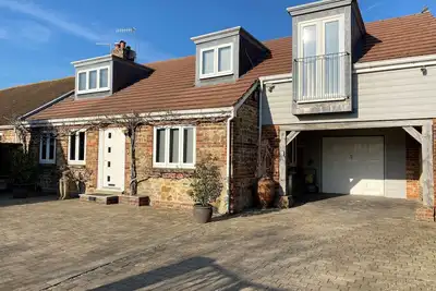 Image de Stunning 5 bedroom family home just 5 mins to the beach!