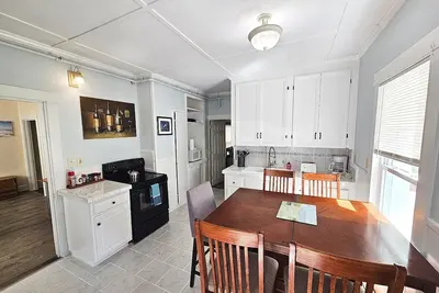 Image de A balcony to the Ocean. 7 min walk to the beach