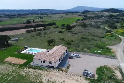 Image de Villa située dans un charmant petit village entre  Narbonne et Carcassonne.