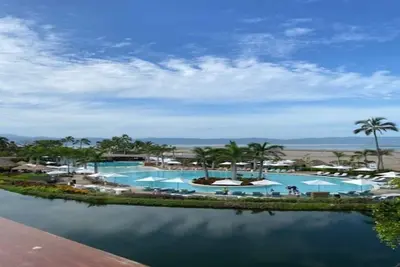 Image de Stunning resort on the beach!