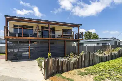 Image de Lano Beach House - Unwind at Lano Beach House