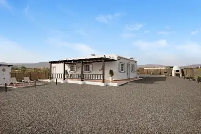 Image de Maison de vacances \"Casa Majos\" avec vue sur les montagnes, terrasse privée et Wi-Fi.