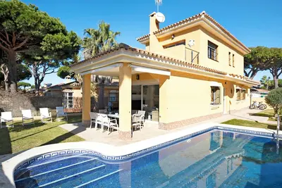 Image de Villa \"Germany\" avec piscine privée, terrasse et Wi-Fi