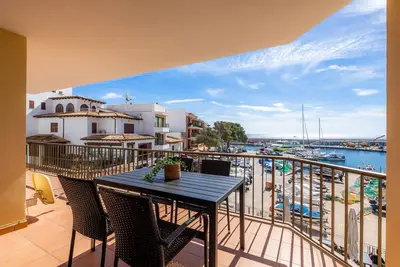 Image de Appartement de vacances \"Es Port\" près de la plage avec vue sur la mer, terrasse et Wi-Fi.