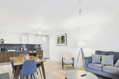 Image de Modern 2-Bed, 2-Bath Apartment in Central Ashford