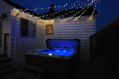 Image de Hot Tub House Kipling Cottages Deck Fire Pit 2 bed/ 1 bath Smart TVs WiFi