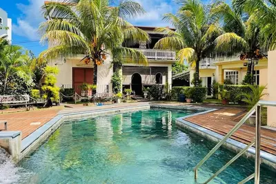 Image de Beautiful and Relaxing 4 Bedroom Villa w/Pool - Short Walk to Pereybere Beach