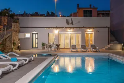 Image de Haus Quadro mit fantastischem privatem Pool