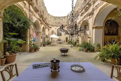 Image de Convent 18ème siècle converti à couper le souffle!