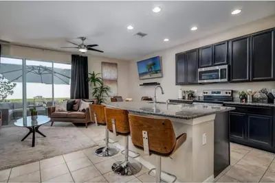 Image de Luxury - Modern - Spacious Home Away From Home
