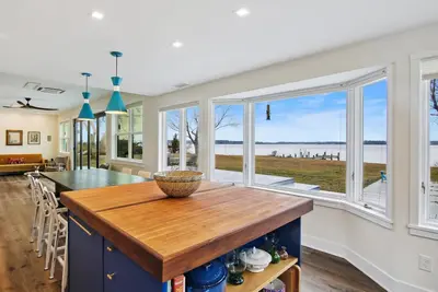 Image de Minutes from Downtown St. Michaels | Pool | Kayaks | Private Dock | Newly Renova