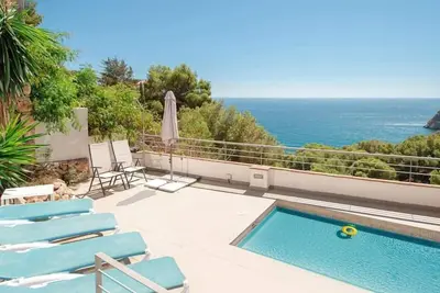 Image de Lovely house with sunny terraces, heated pool and sauna